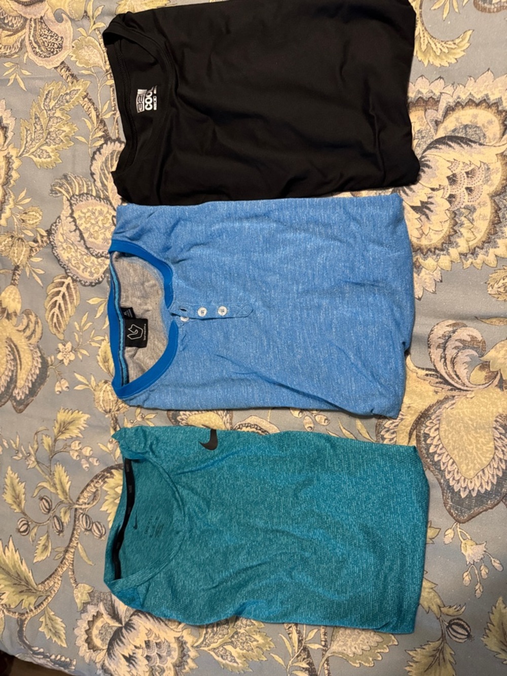 light blue extra large Teal Short Sleeve Nike dri fit xl and black 32 degree xl
